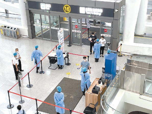 北京大兴机场：电梯装上感应式按钮